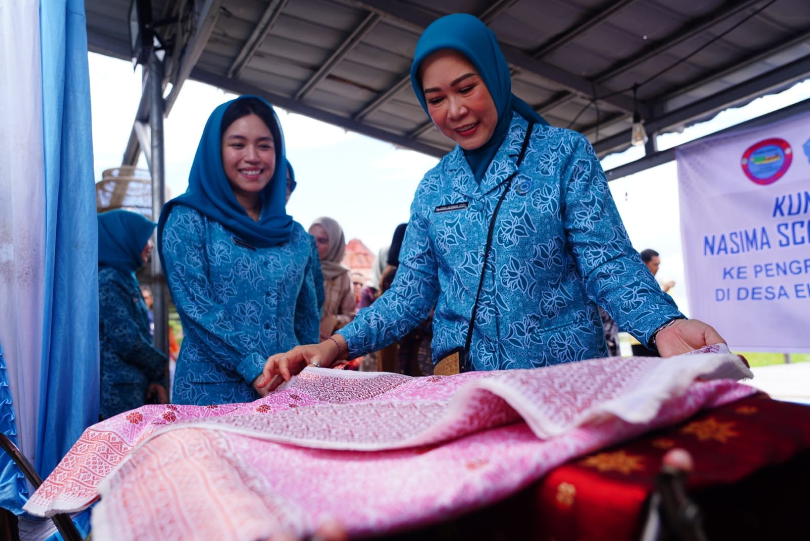 Sentuhan Ketua Dekranasda Sumsel Feby Deru di Desa Burai: Dari Tenun hingga UP2K Naik Kelas