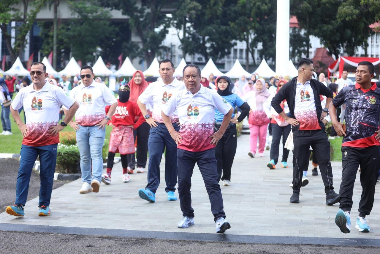 Wagub Sumsel Cik Ujang Lepas Jalan Santai HUT ke-80 Sumsel, Ribuan ASN dan Warga Meriahkan Kebersamaan
