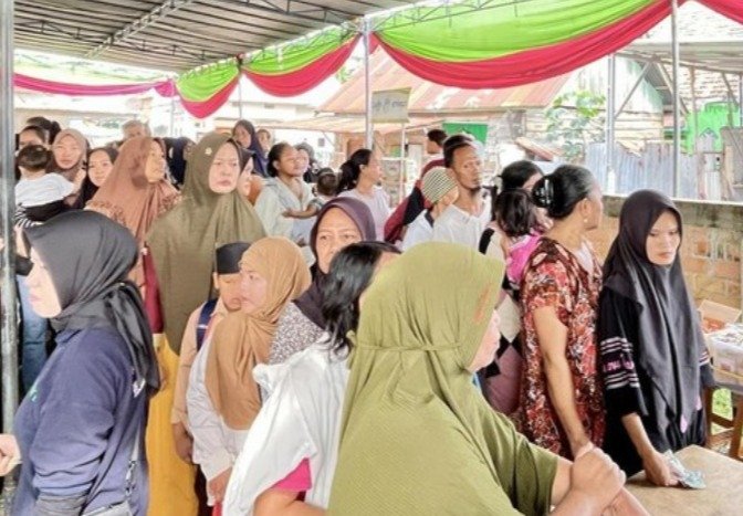 Bantu Pengeluaran Jelang Idul Adha, Puluhan Warga Palembang Serbu Operasi Pasar Murah